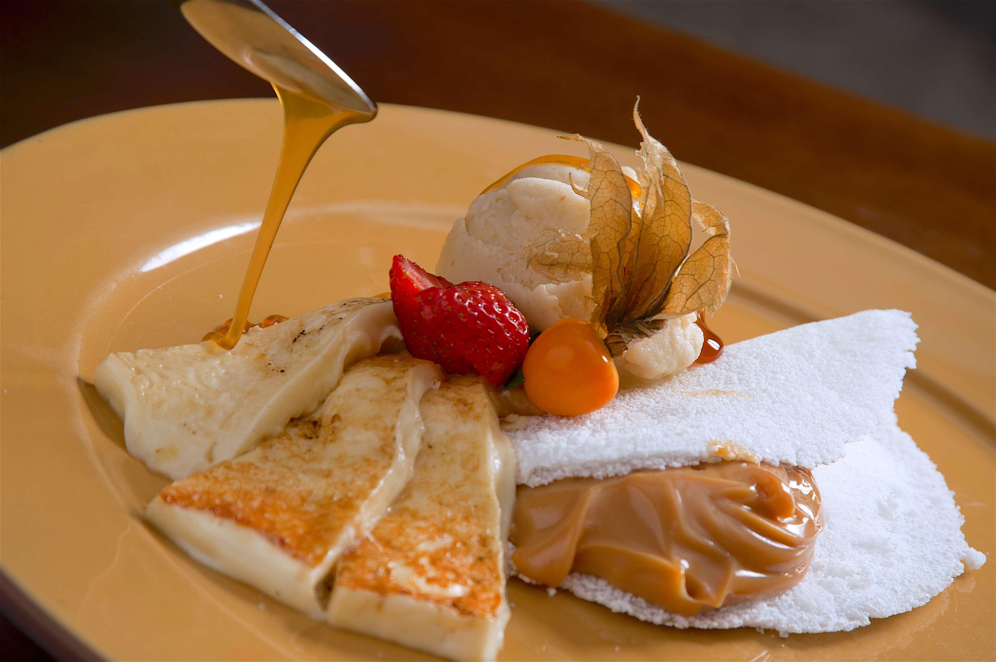 Best Western Premier Maceio Buitenkant foto A dessert with Cajeta