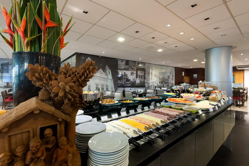 Best Western Premier Maceio Buitenkant foto A buffet at a hotel